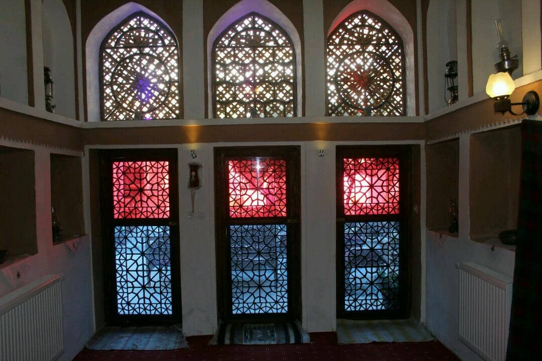 اجاره اقامتگاه سنتی در میدان امام مهدی شهر - استاد مجید درخشانی