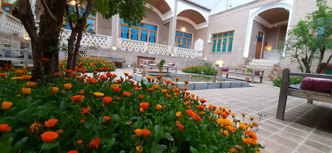 اجاره خانه سنتی در کمال الملک کاشان - پونه