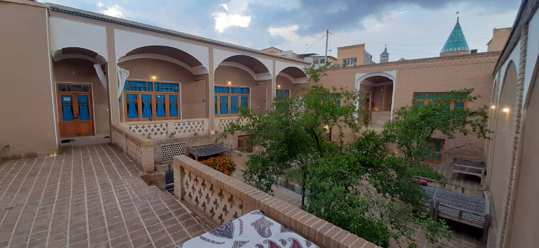 اجاره خانه سنتی در کمال الملک کاشان - پونه