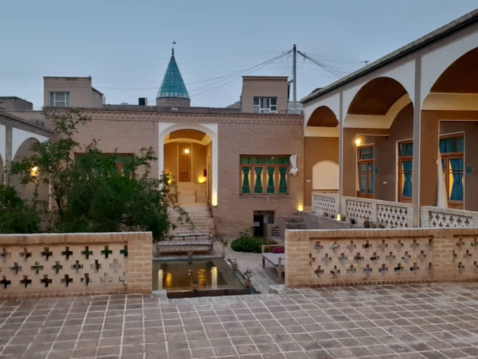 اجاره خانه سنتی در کمال الملک کاشان - پونه