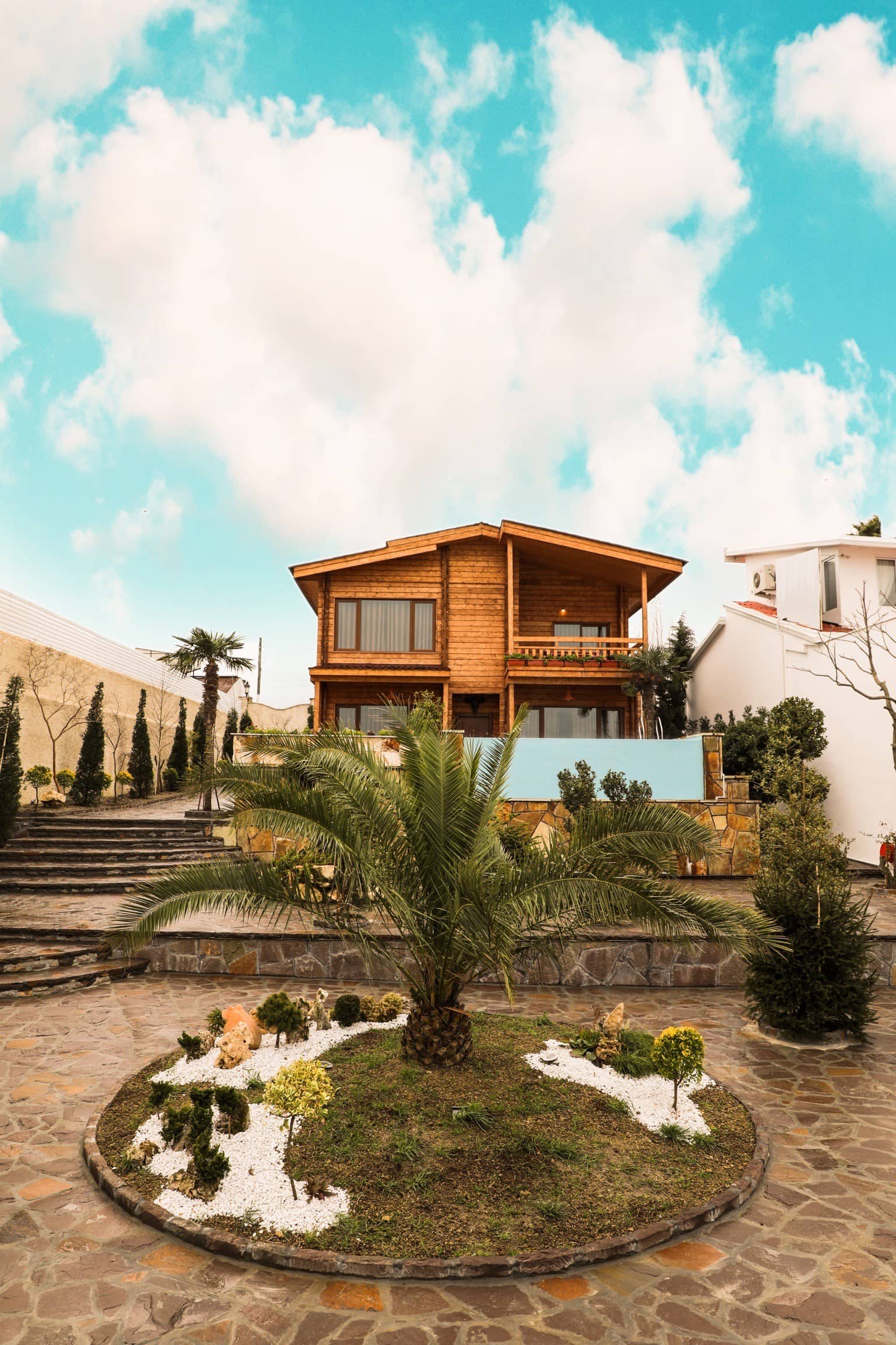 اجاره ویلا چوبی استخردار با ویو دریا - هریس