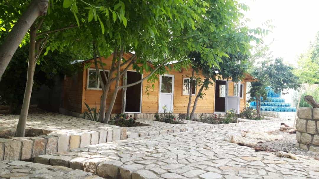 اجاره کلبه چوبی در کاخ اردشیر بابکان فیروزآباد