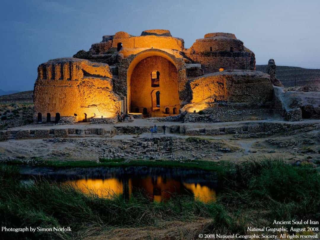 اجاره کلبه چوبی در کاخ اردشیر بابکان فیروزآباد