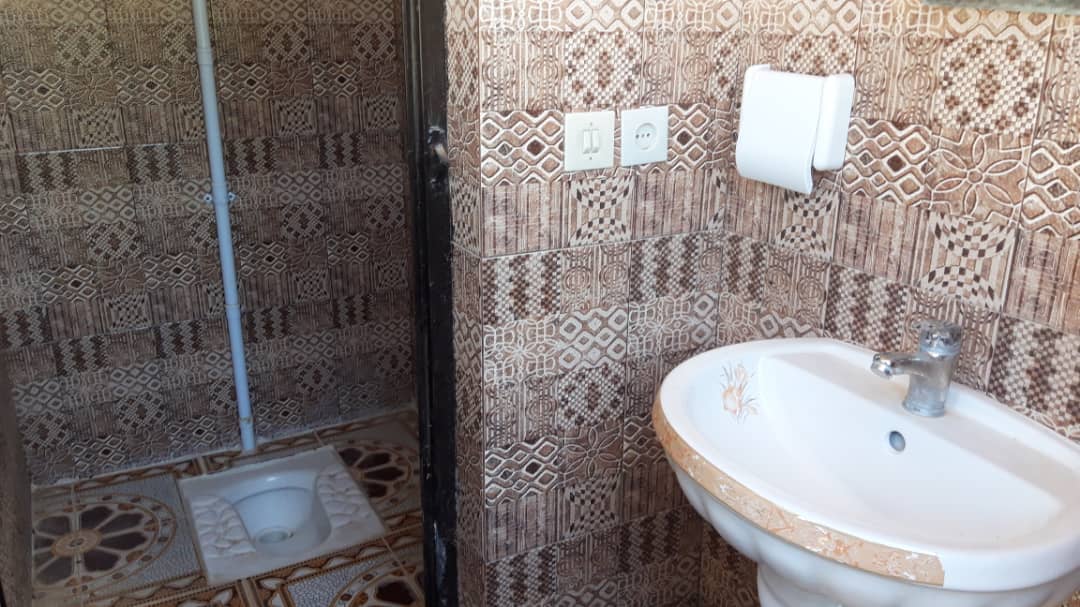 اجاره کلبه چوبی در کاخ اردشیر بابکان فیروزآباد - کلبه بزرگ