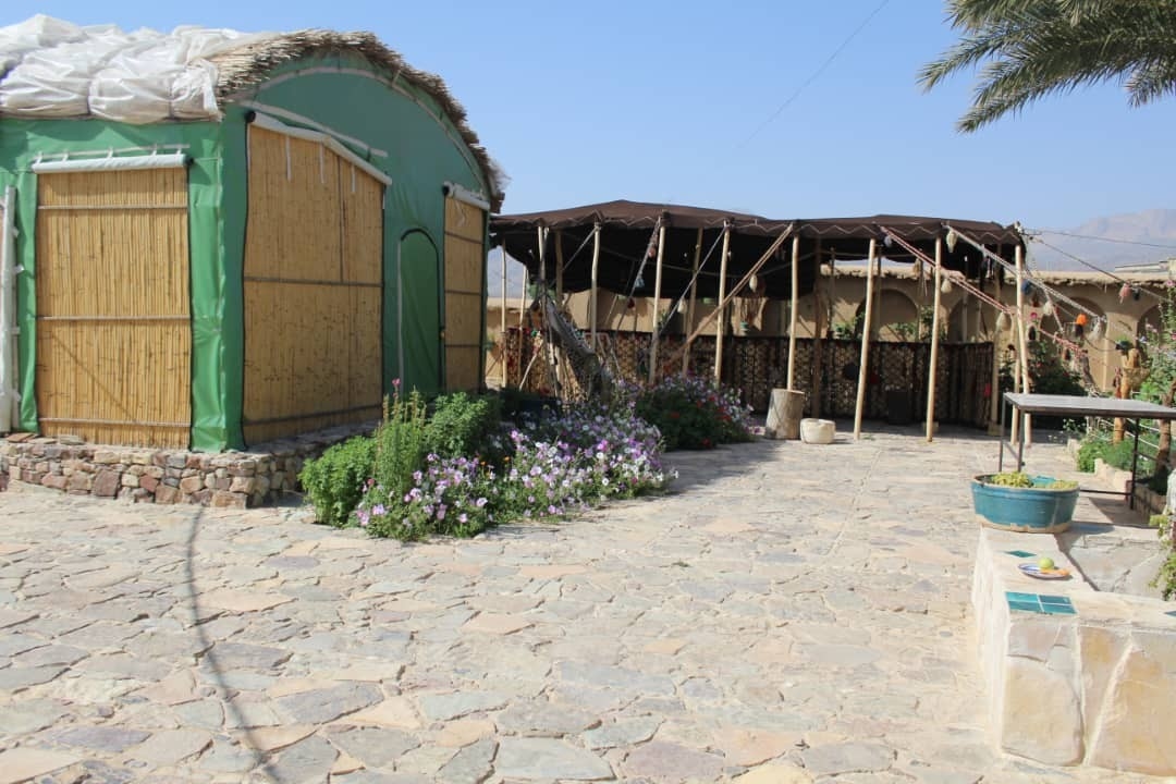 اجاره اتاق سنتی در استهبان درب قلعه _ نی زار