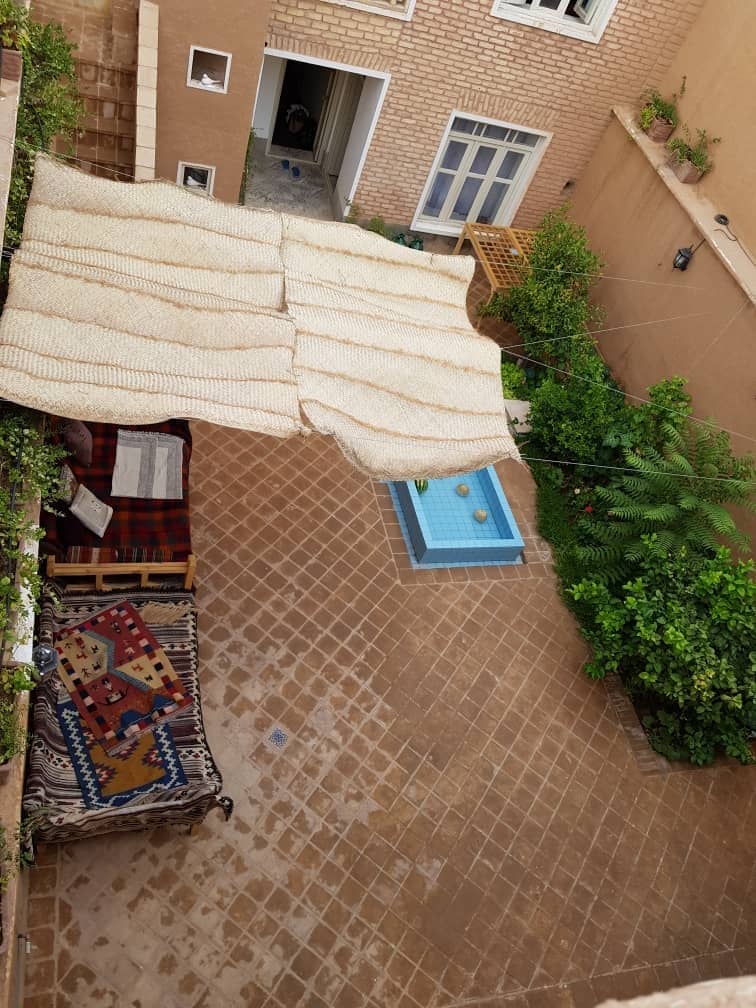 اجاره اتاق سنتی در سروستان