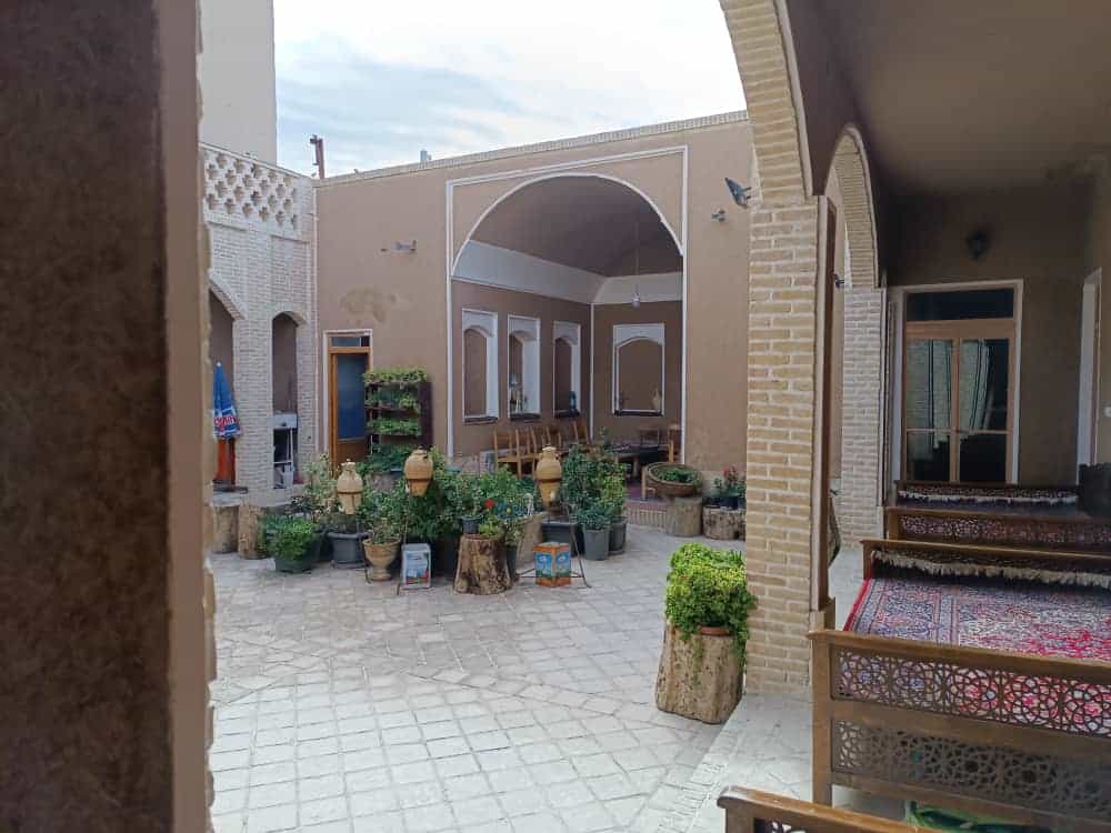 اجاره اتاق سنتی در ورزنه - اتاق یک