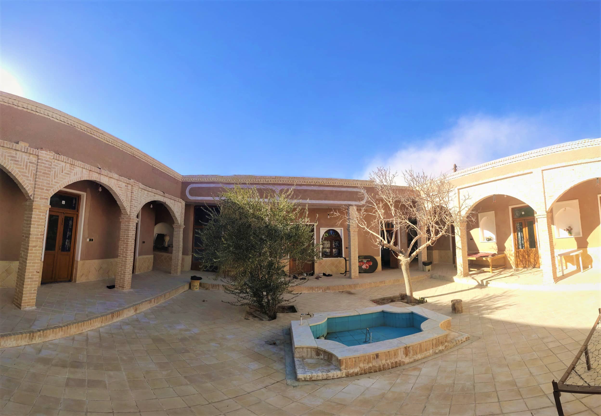 اجاره خانه سنتی در بهشتی ورزنه - اتاق شاه نشین -20 متری