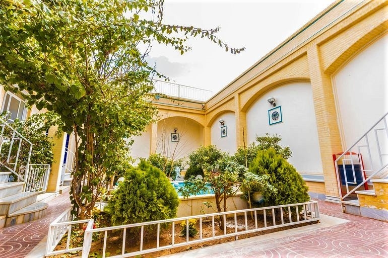 اجاره مهمانسرای سنتی در یزد - یک تخته