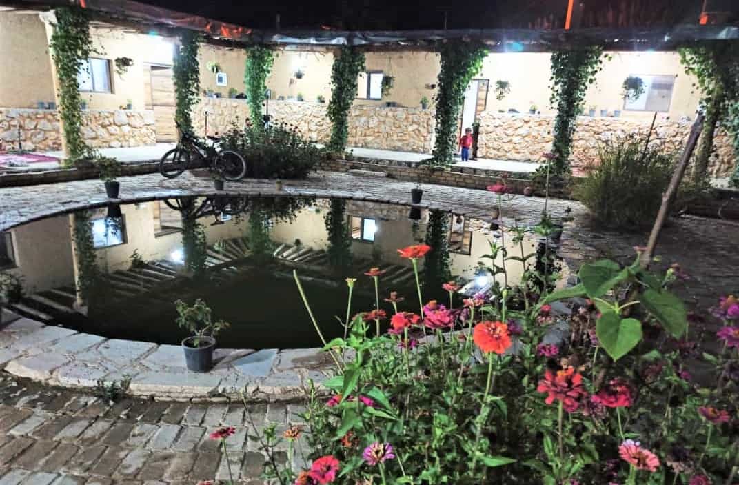اجاره سوئیت سنتی در سربست سپیدان - 90 متری تک خوابه