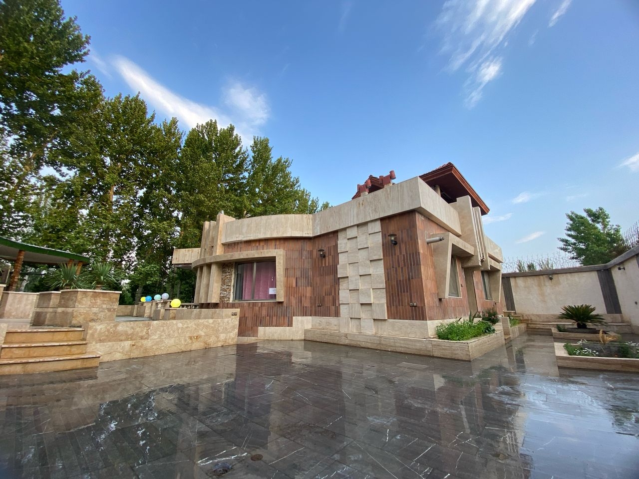 اجاره ویلا باغ با استخر سرپوشیده آبگرم در باغبهادران - نزدیک رودخانه