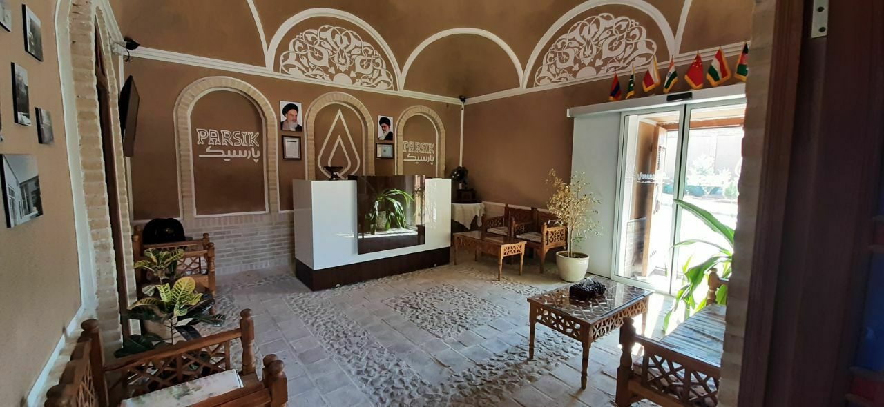 اجاره اقامتگاه سنتی سه تخته در گلسرخ یزد