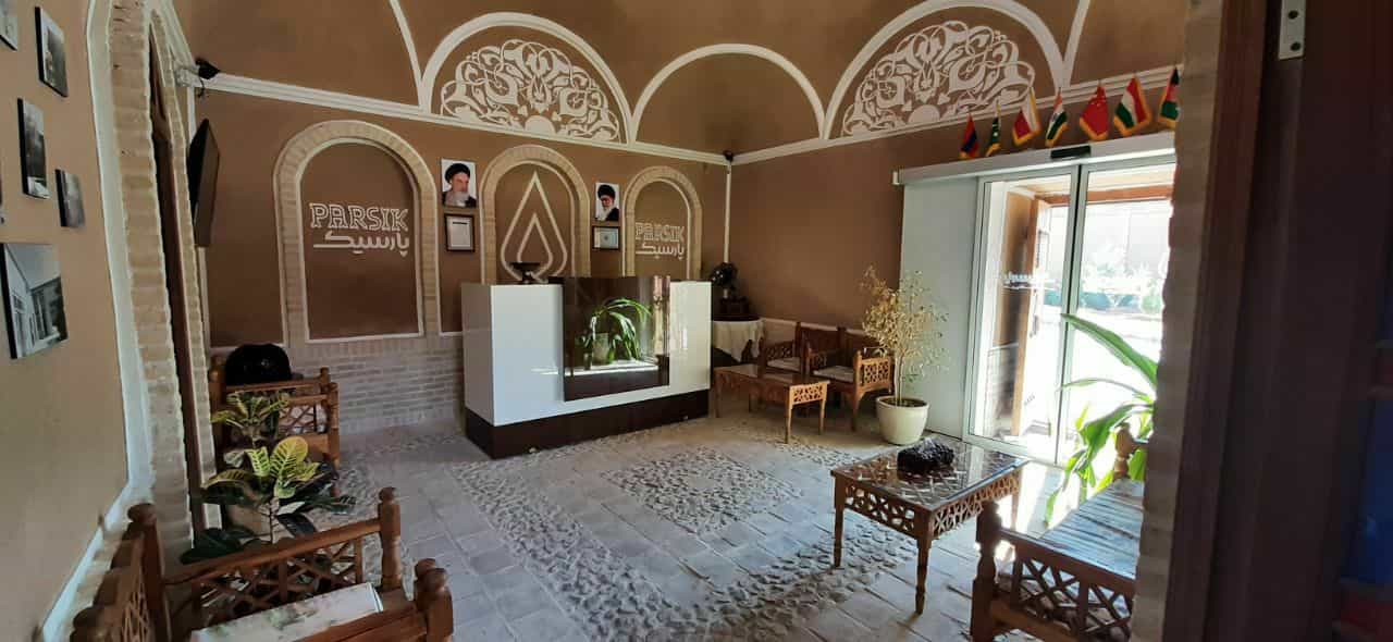 اجاره اقامتگاه سنتی سه تخته در گلسرخ یزد