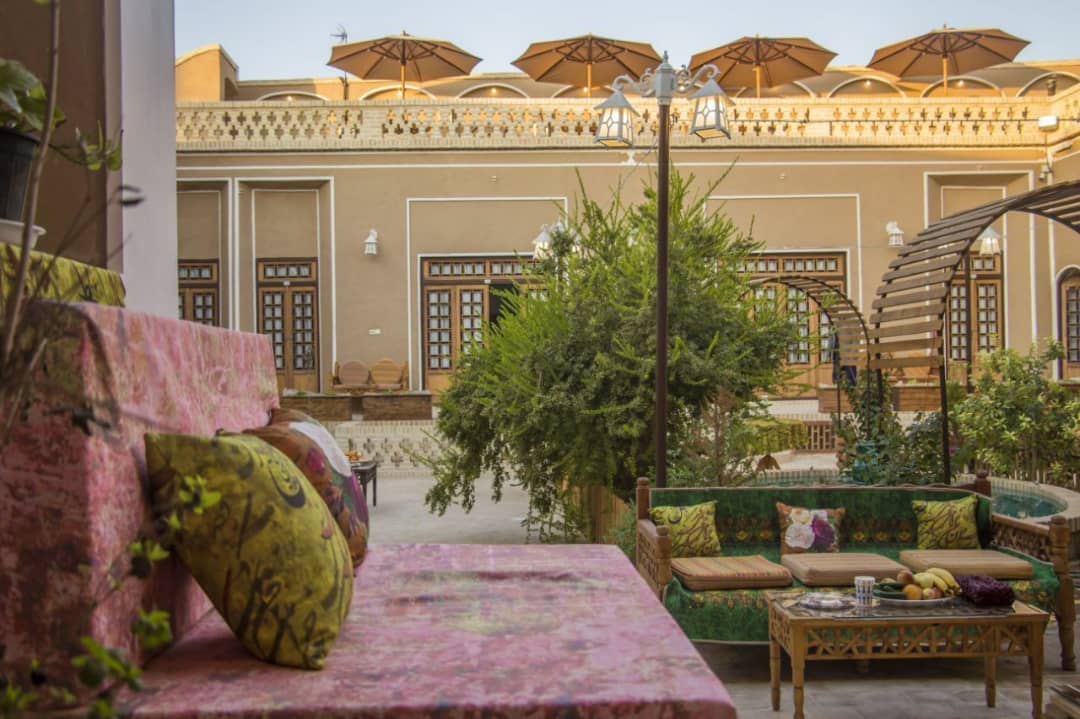 اجاره اتاق سنتی پنج تخته درگلسرخ یزد