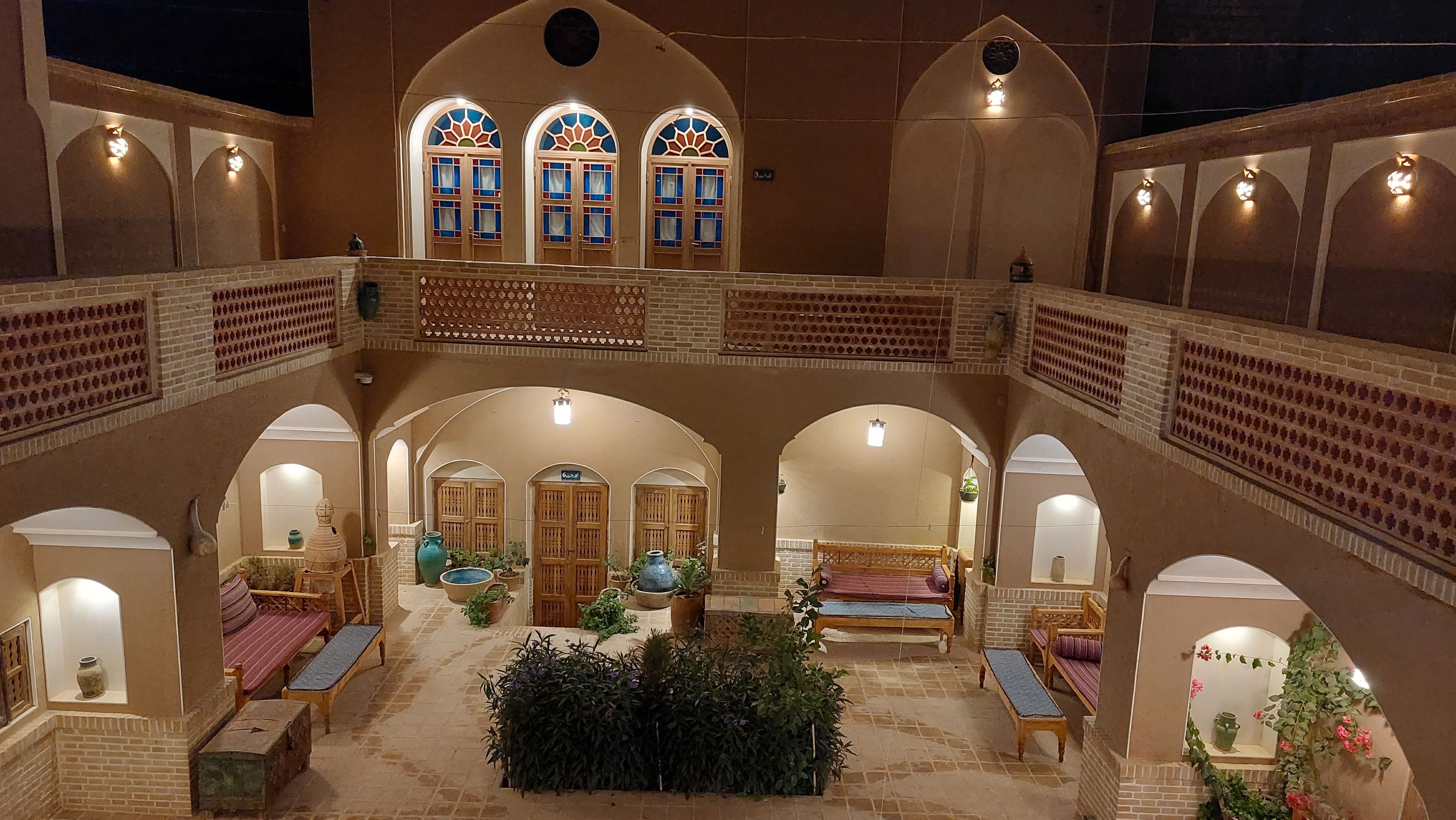 اجاره عمارت سنتی در 22بهمن آران بیدگل - نگار دخت