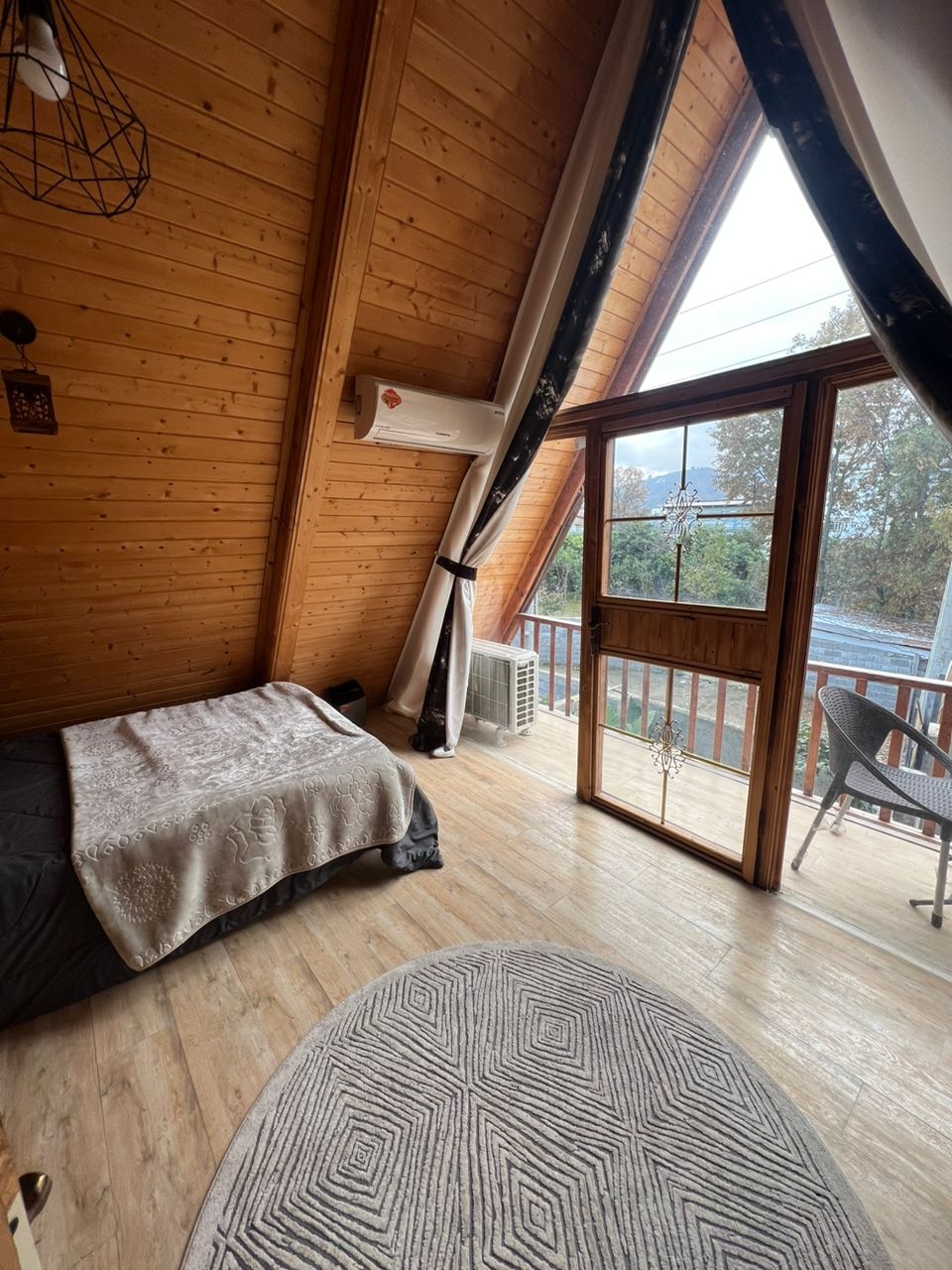 اجاره کلبه سوِئیسی با استخر آبگرم در سادات شهر