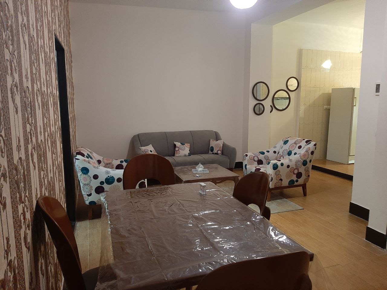 اجاره آپارتمان مبله دوخوابه در جمهوری - مرکز شهر تهران طبقه ی دوم