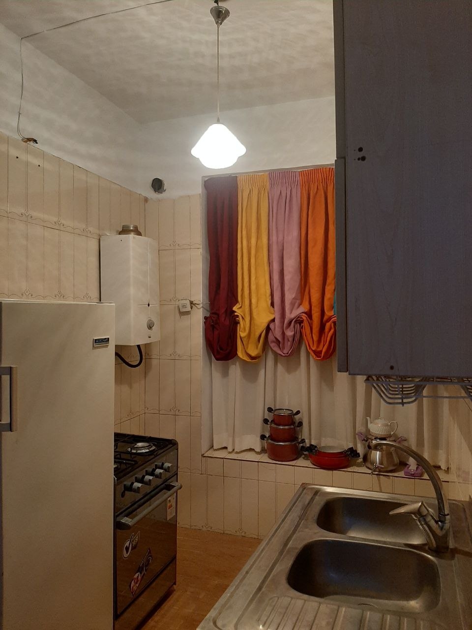 اجاره آپارتمان مبله دوخوابه در جمهوری - مرکز شهر تهران طبقه ی دوم