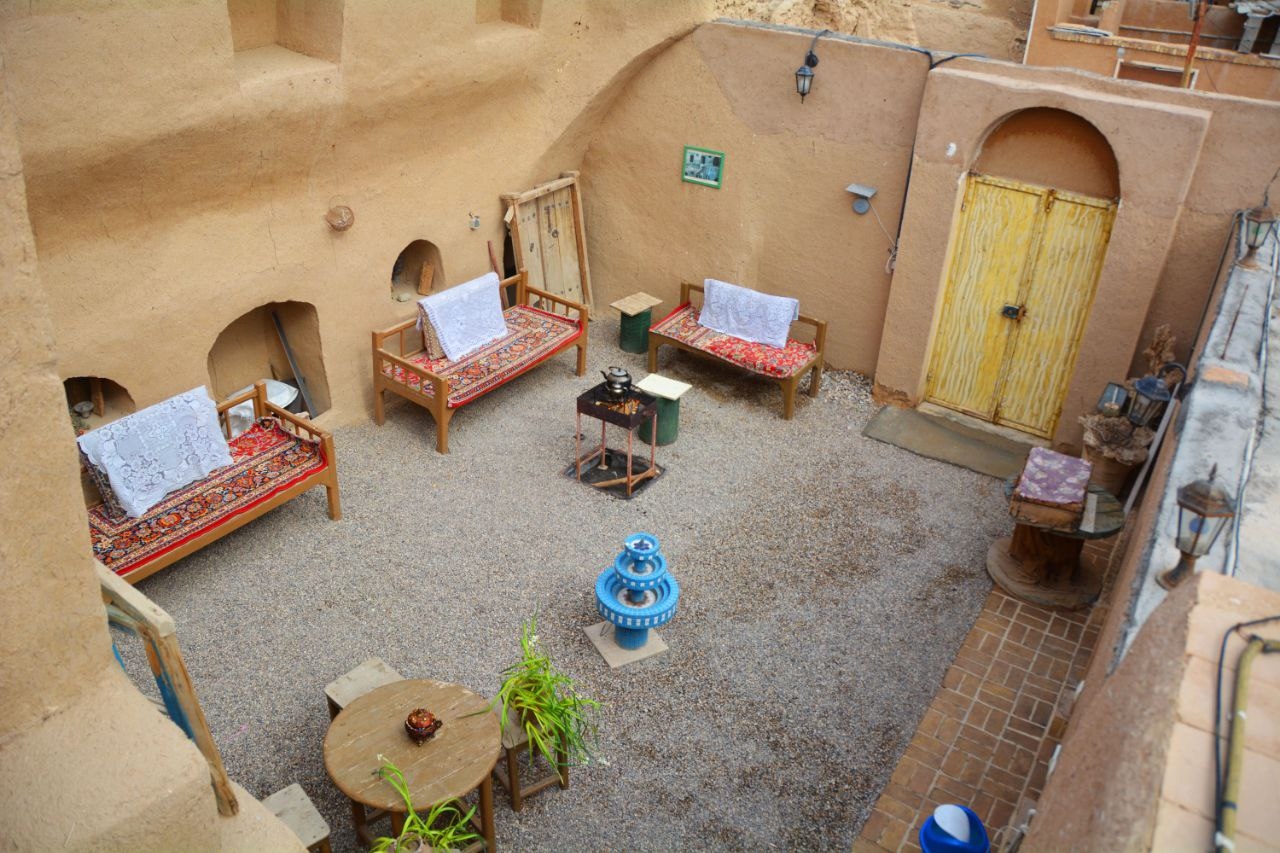 اجاره اتاق سنتی در بیابانک سرخه - سمنان - کرسی