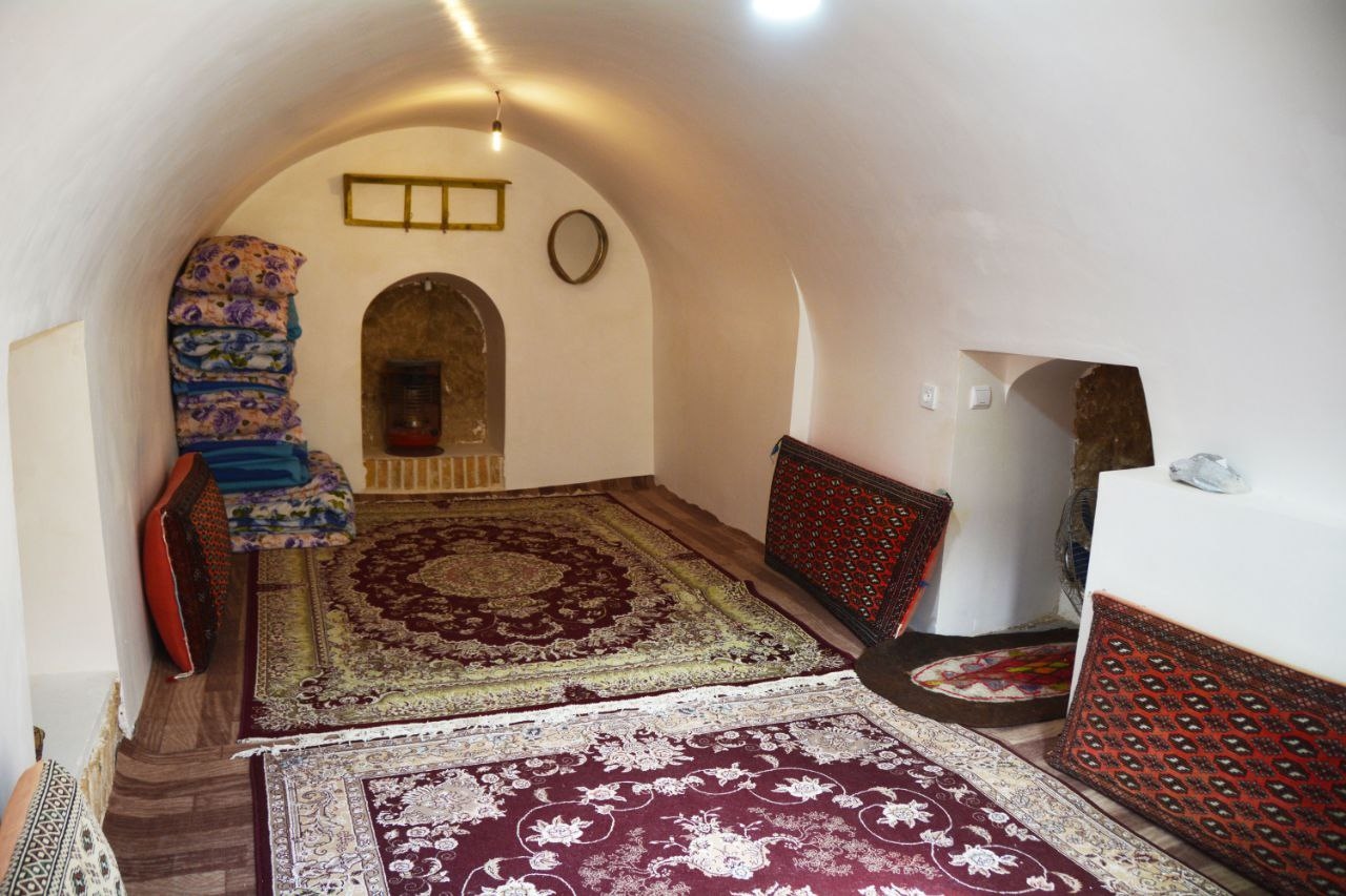 اجاره اقامتگاه بومگردی در بیابانک سرخه - دستکند
