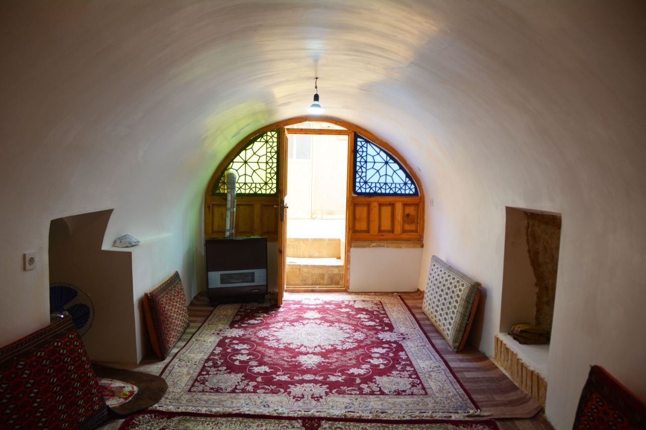 اجاره اقامتگاه بومگردی در بیابانک سرخه - دستکند