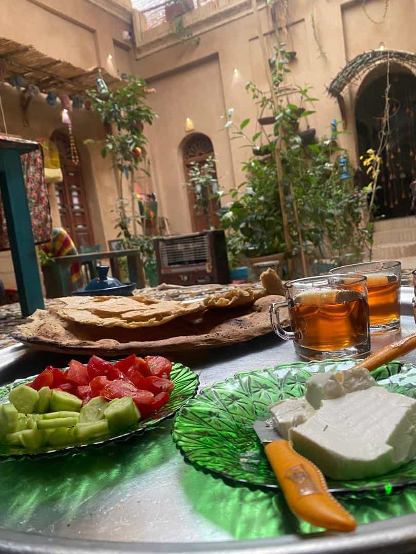 اقامتگاه بومگردی در امام خمینی یزد -اتاق آدابی