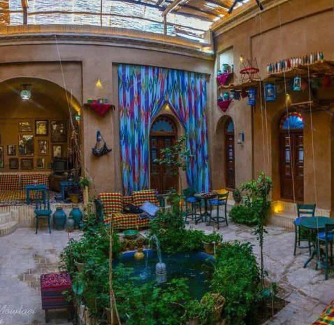 اقامتگاه بومگردی در امام خمینی یزد -اتاق آدابی