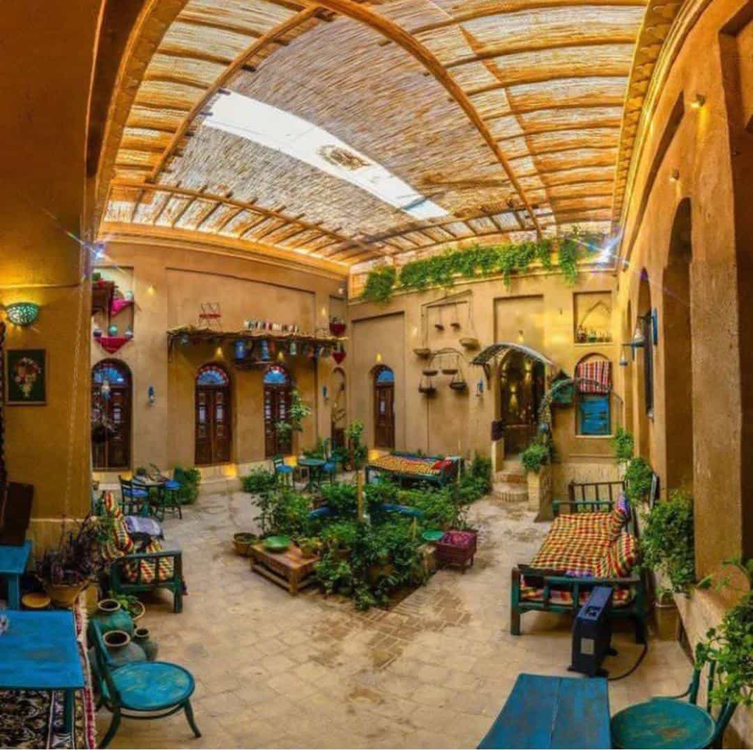 اقامتگاه بومگردی در امام خمینی یزد -اتاق آدابی