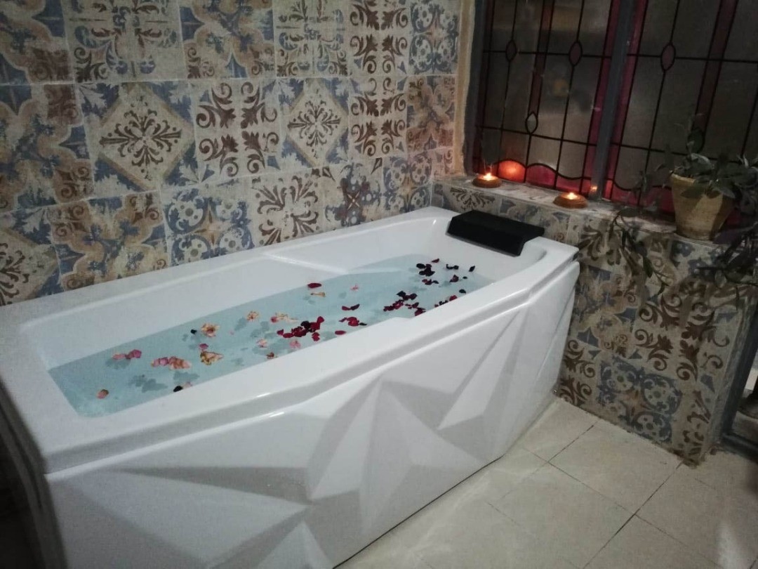 اجاره اتاق سنتی در خفر - بیژن و منیژه