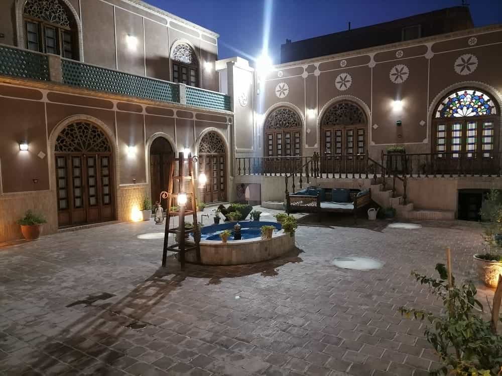 اجاره هتل سنتی در مهدی یزد - توئین