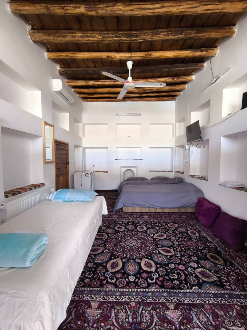 اجاره اتاق سنتی سه تخته در نطنز اصفهان - سه دری