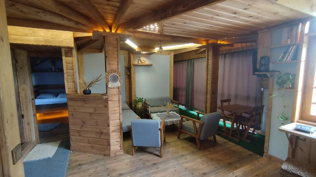 اجاره کلبه جنگلی جکوزی دار در روستا حشمت آباد رستم آباد- vipسپهر