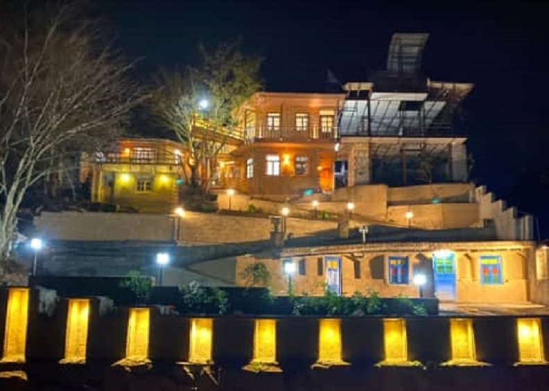 اجاره کلبه جنگلی جکوزی دار در روستا حشمت آباد رستم آباد- vipسپهر