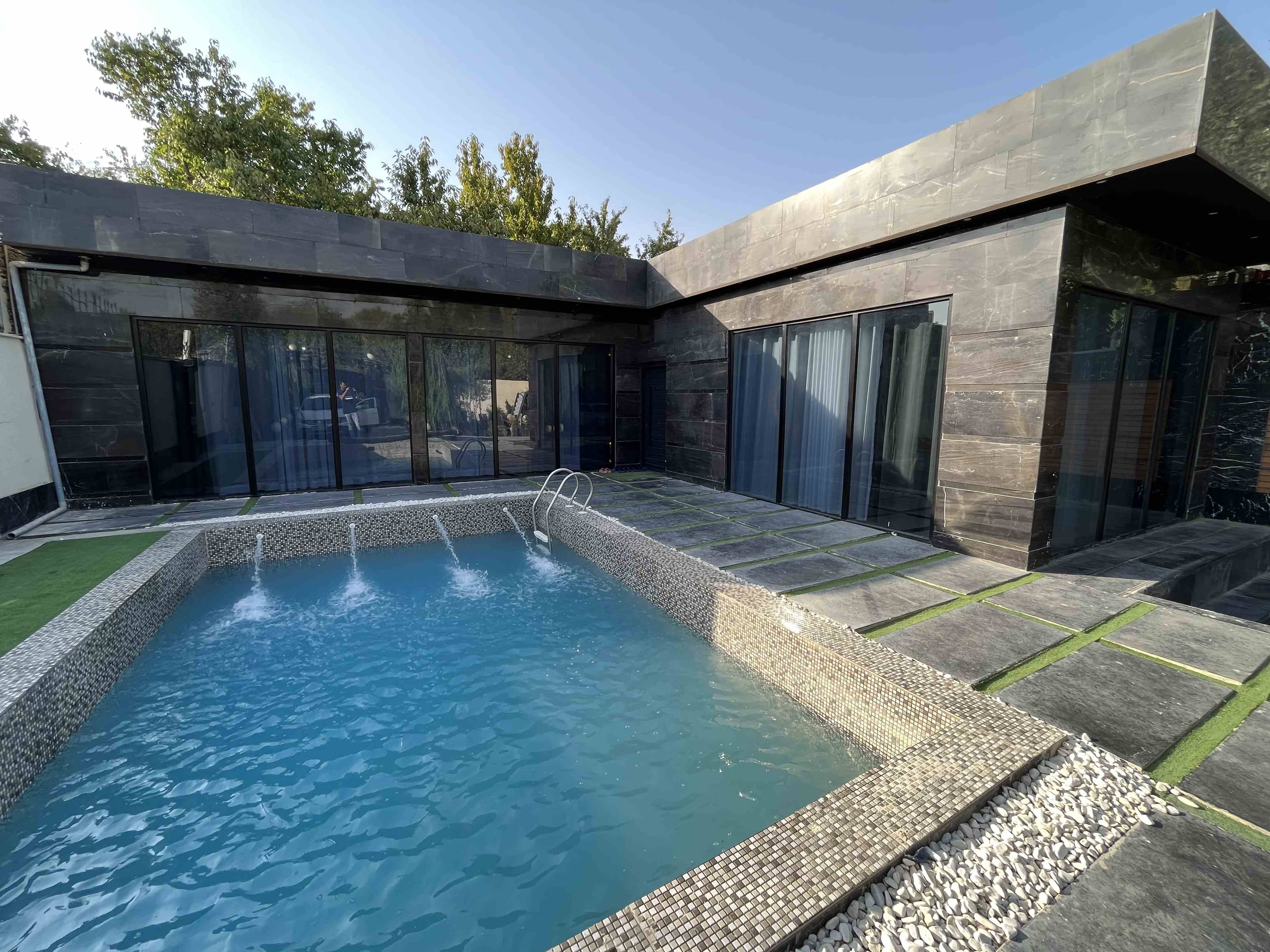 اجاره ویلا با استخرروباز آبگرم در چهارباغ