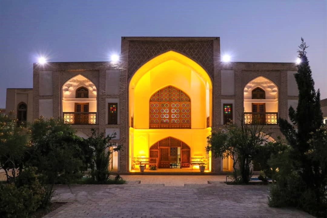 اجاره بوتیک هتل سنتی در ساوه - ماه منیر