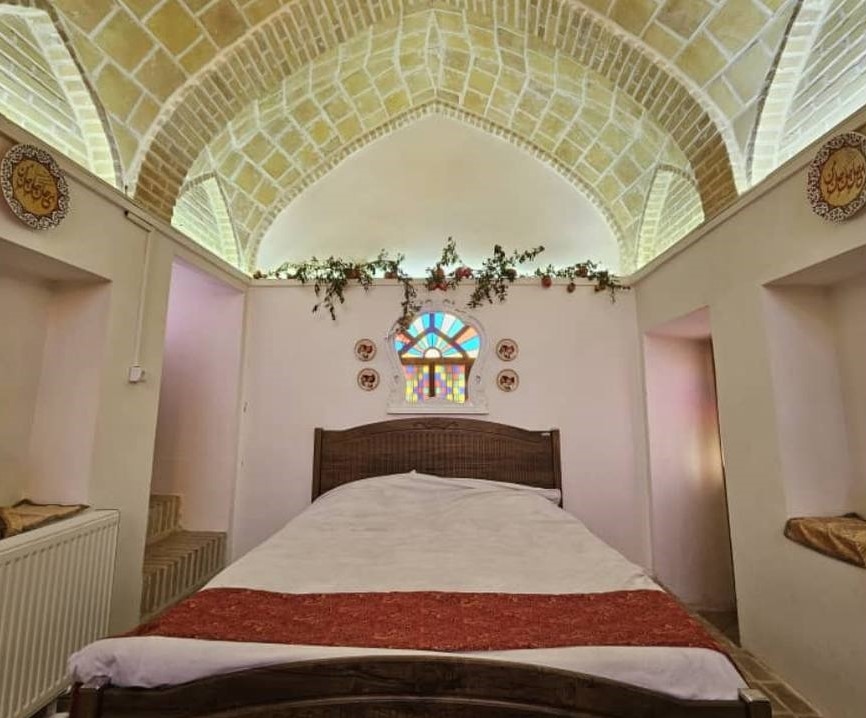 اجاره بوتیک هتل در ساوه - گلنار