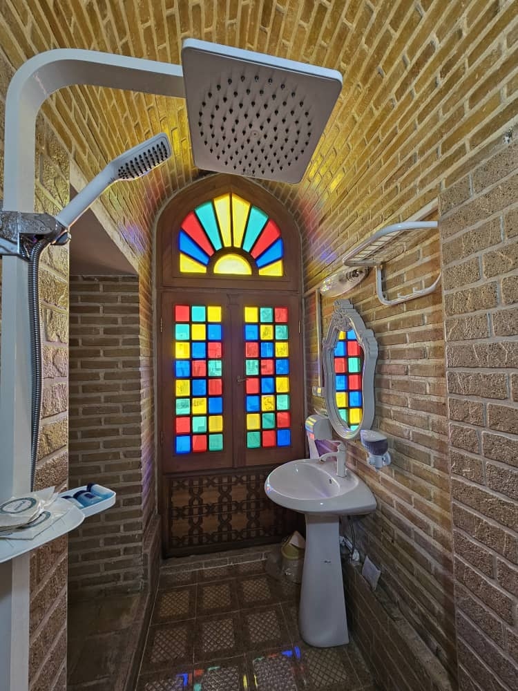 اجاره بوتیک هتل در ساوه - گلنار