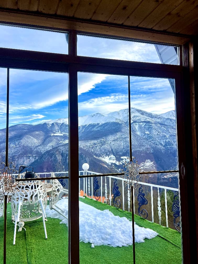 اجاره کلبه سوئیسی جنگلی در جاده دو هزار