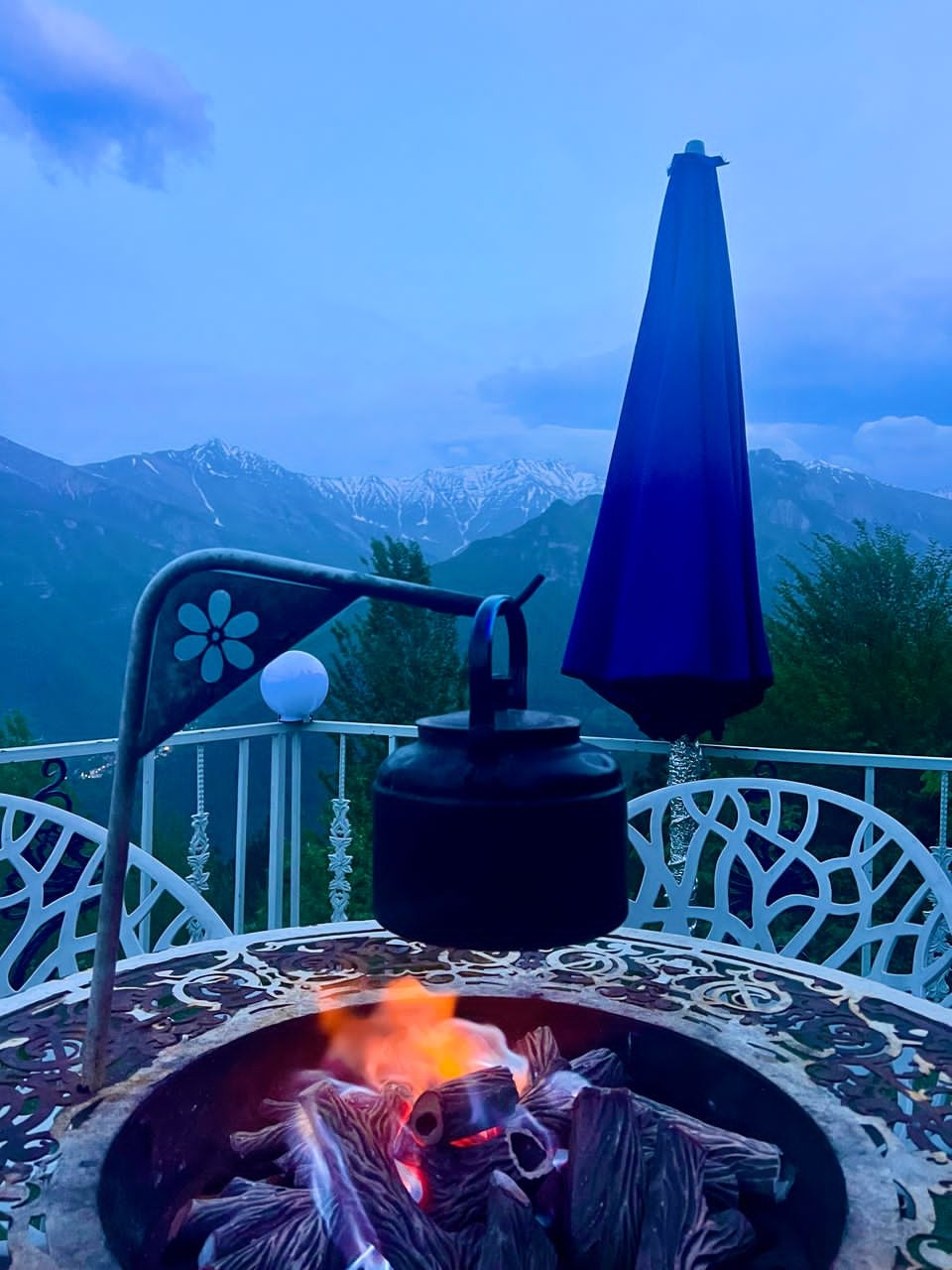 اجاره کلبه سوئیسی جنگلی در جاده دو هزار