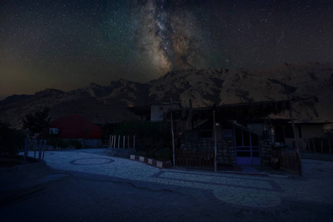 اجاره سوئیت سنتی در استهبان - لای تاریک