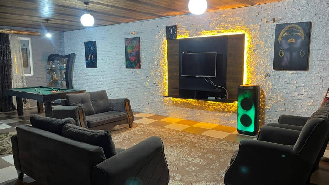 اجاره ویلا سه خوابه 350 متری با استخر آبگرم در ساحل آرام