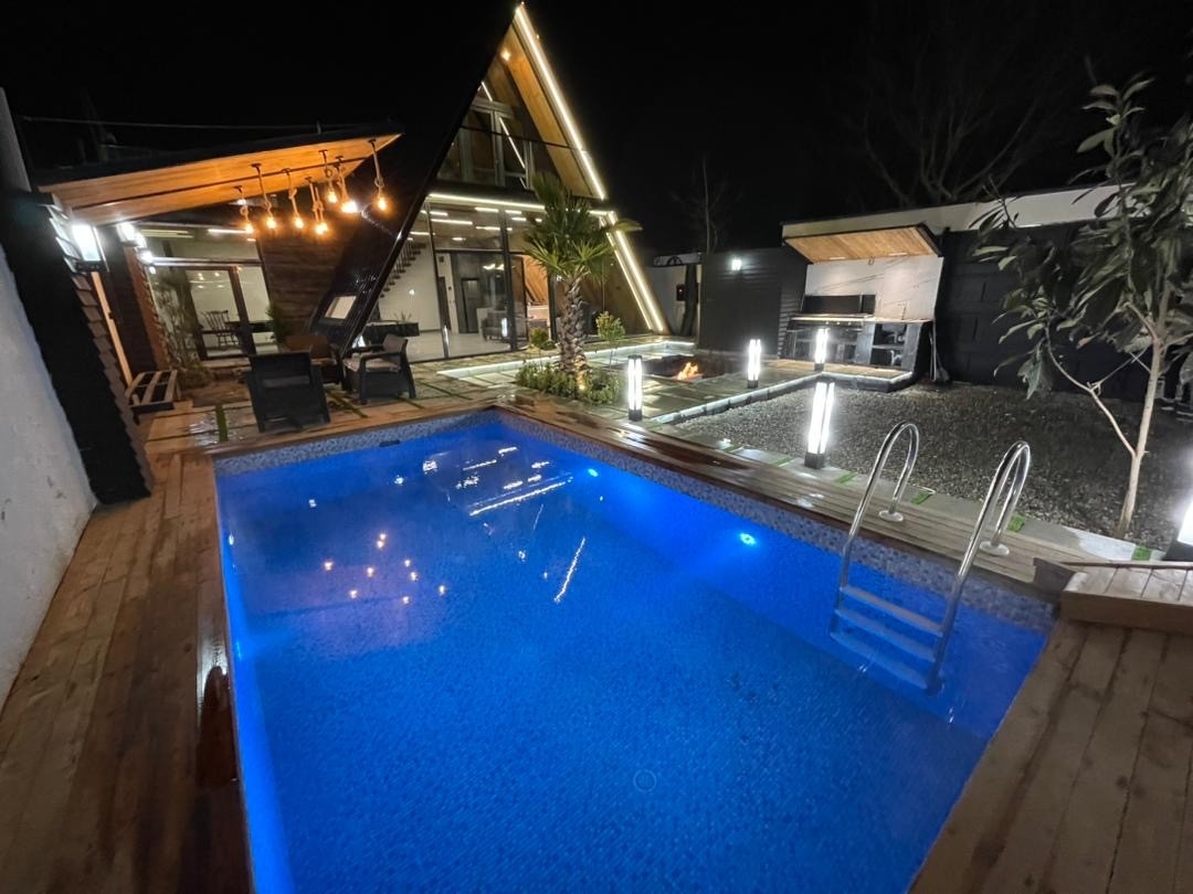 اجاره کلبه سوئیسی با استخر روباز آبگرم - آرامش 1