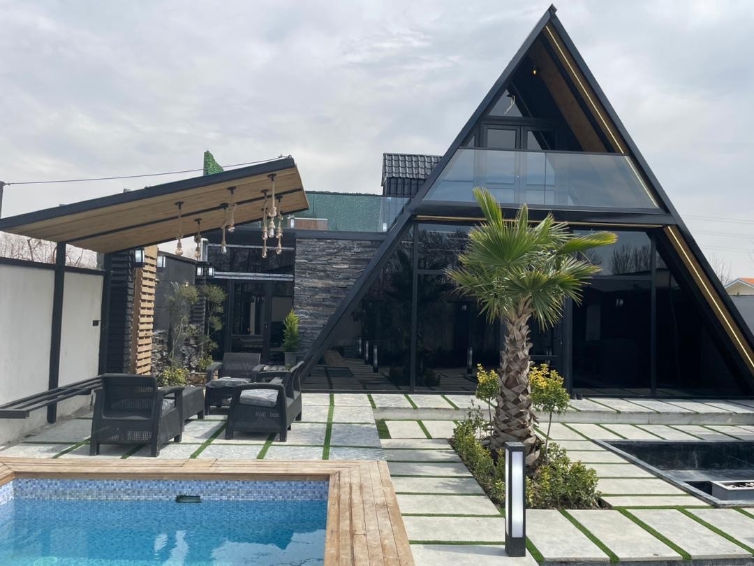 اجاره کلبه سوئیسی با استخر روباز آبگرم - آرامش 1