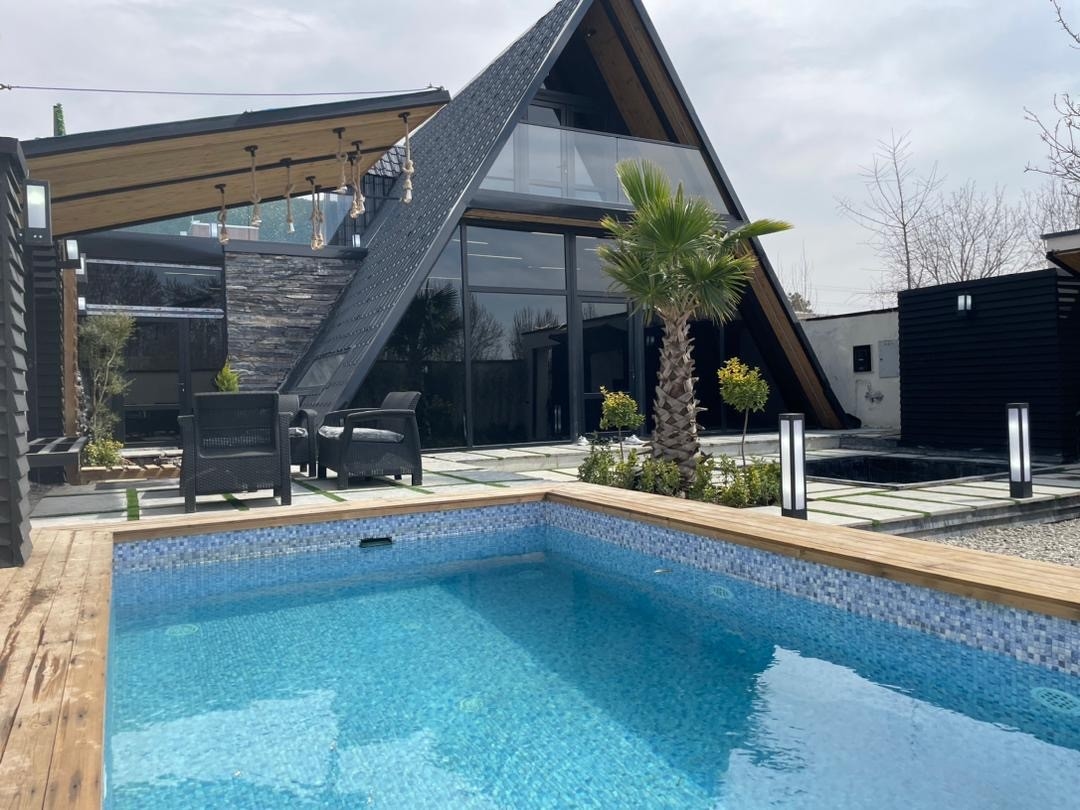 اجاره کلبه سوئیسی با استخر روباز آبگرم - آرامش 1