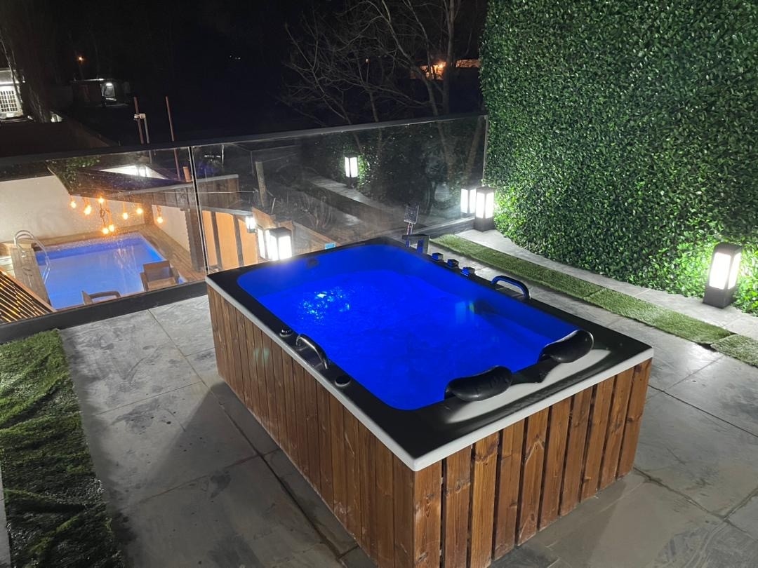 اجاره کلبه سوئیسی با استخر روباز آبگرم - آرامش 1