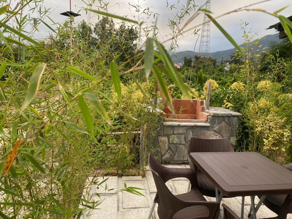 اجاره کلبه سوئیسی سرپوشیده آبگرم در دریا پشته رامسر