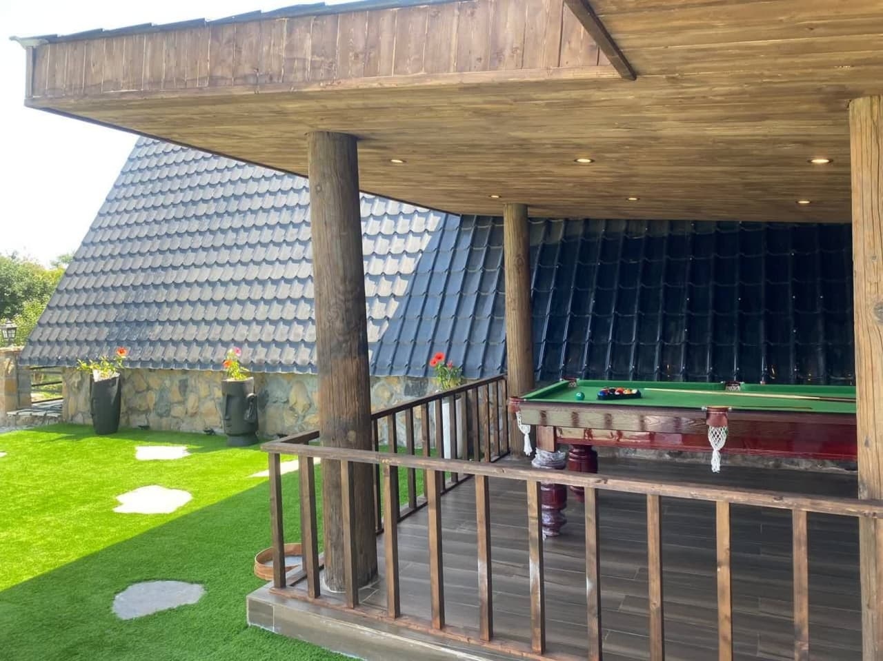 اجاره کلبه سوئیسی سرپوشیده آبگرم در دریا پشته رامسر