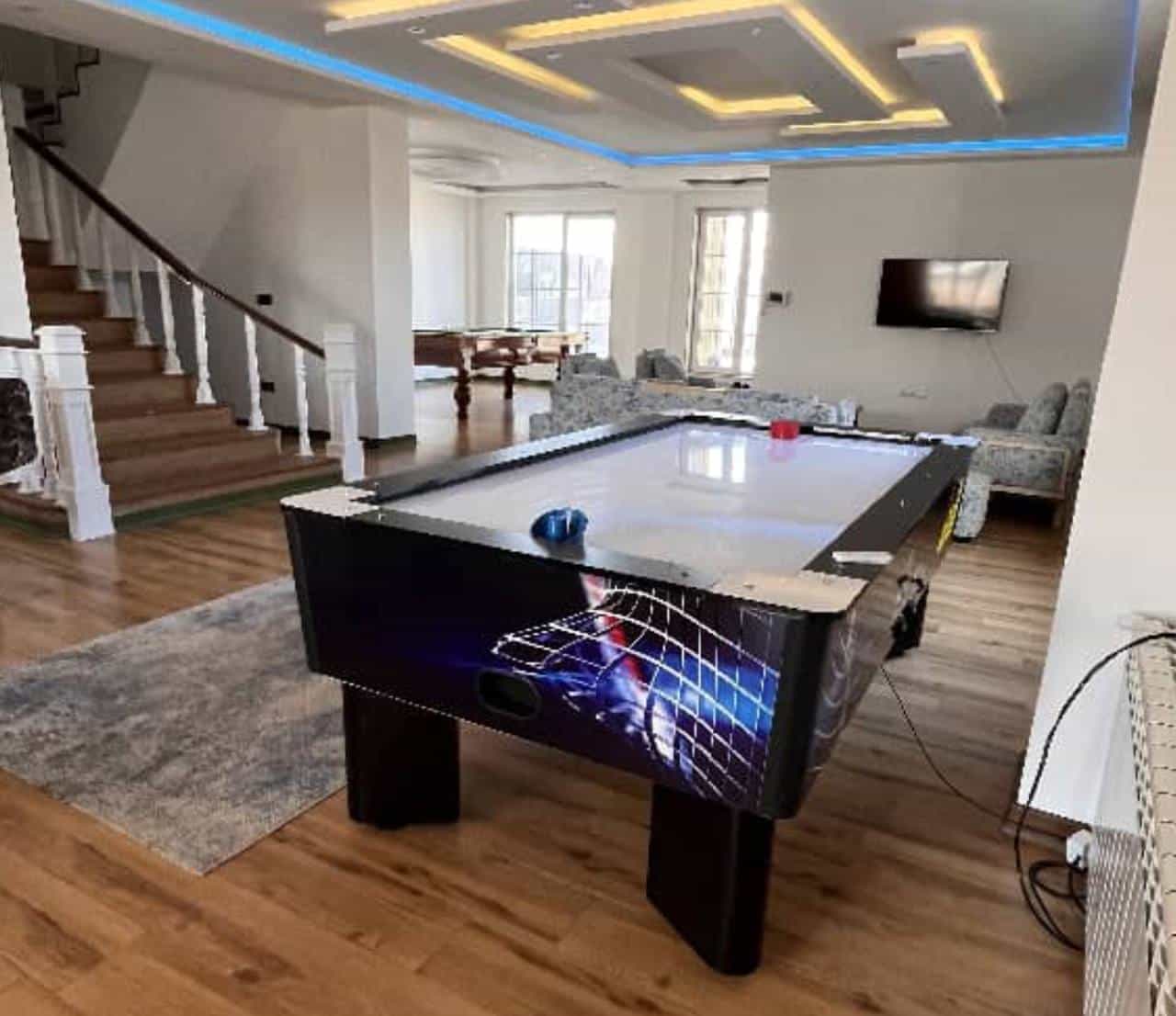 اجاره ویلا جکوزی دار با چشم انداز دریا در بندر انزلی - نارون