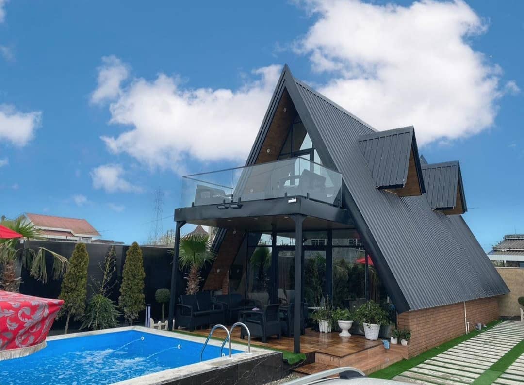 کلبه سوئیسی با استخر روباز در چالکرود رامسر