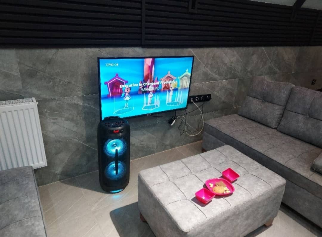 کلبه سوئیسی با استخر روباز در چالکرود رامسر